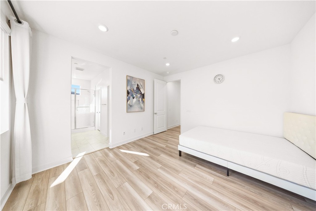 1698 Hollyleaf Terrace