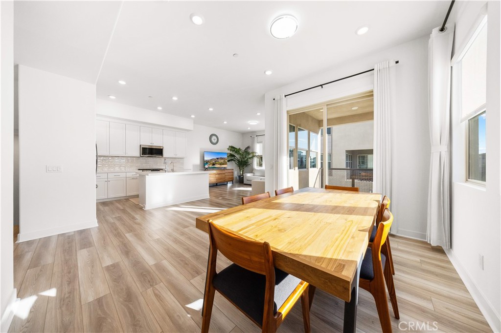 1698 Hollyleaf Terrace