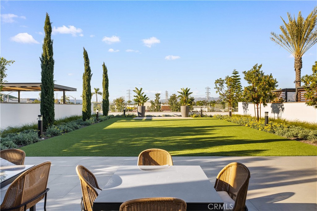 1698 Hollyleaf Terrace