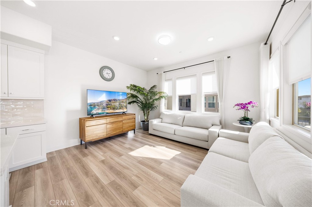 1698 Hollyleaf Terrace