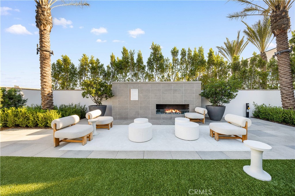 1698 Hollyleaf Terrace