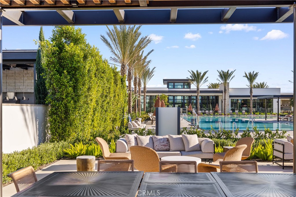 1698 Hollyleaf Terrace