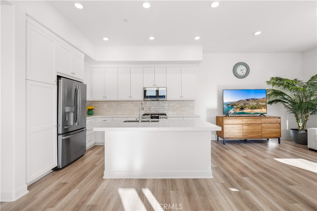 1698 Hollyleaf Terrace