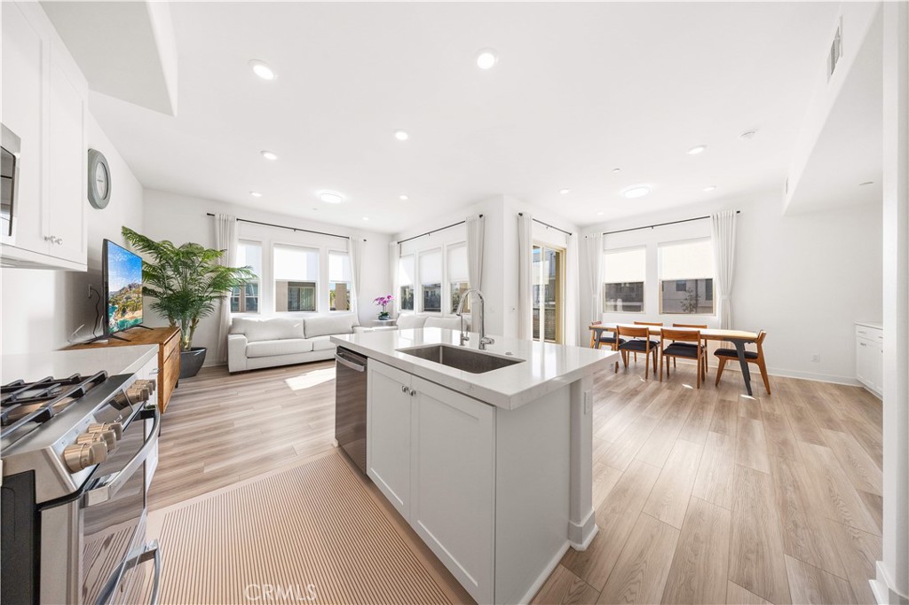 1698 Hollyleaf Terrace