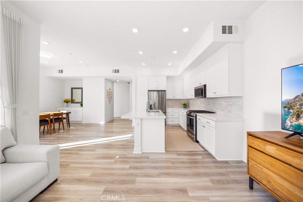 1698 Hollyleaf Terrace