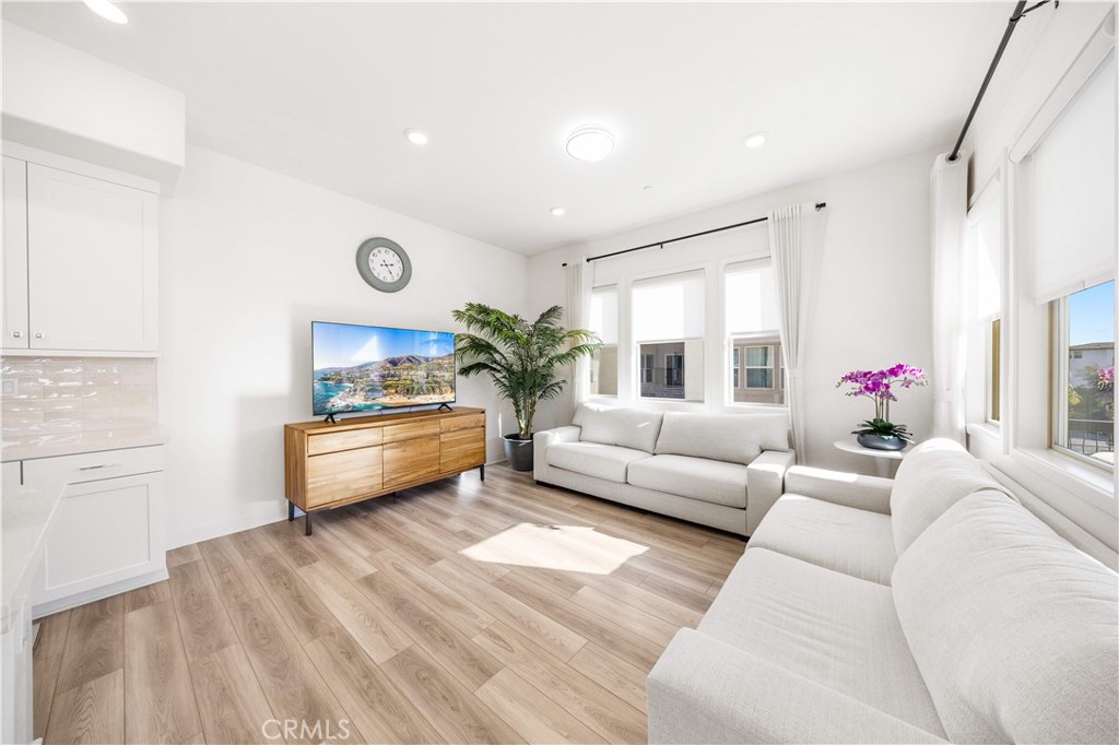 1698 Hollyleaf Terrace