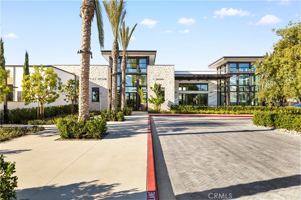 1698 Hollyleaf Terrace