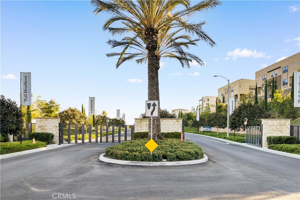 1698 Hollyleaf Terrace