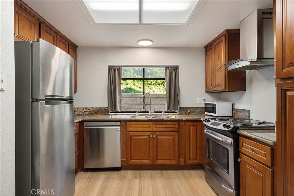 23777 Highland Valley