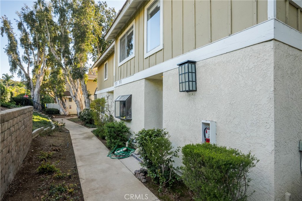 23777 Highland Valley