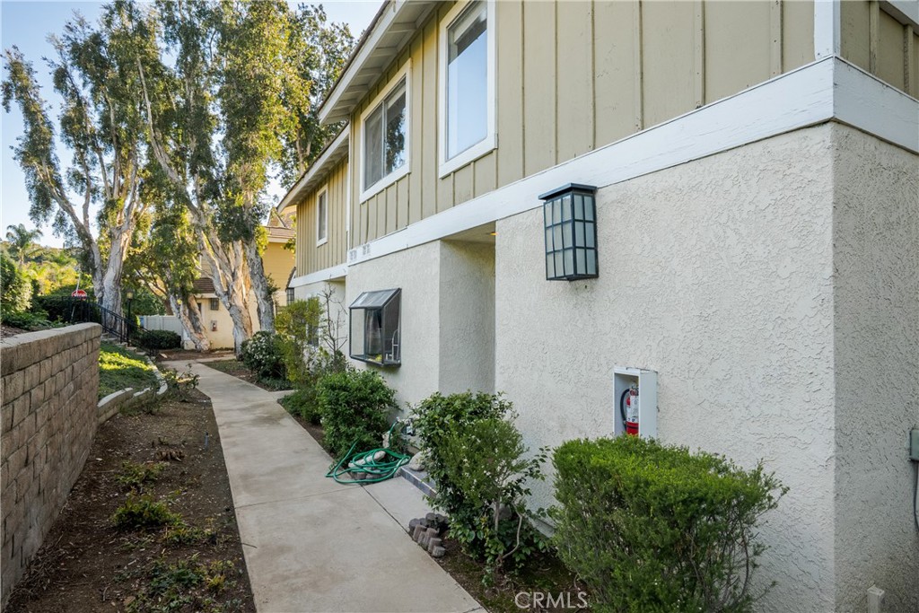 23777 Highland Valley