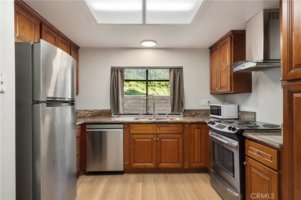 23777 Highland Valley