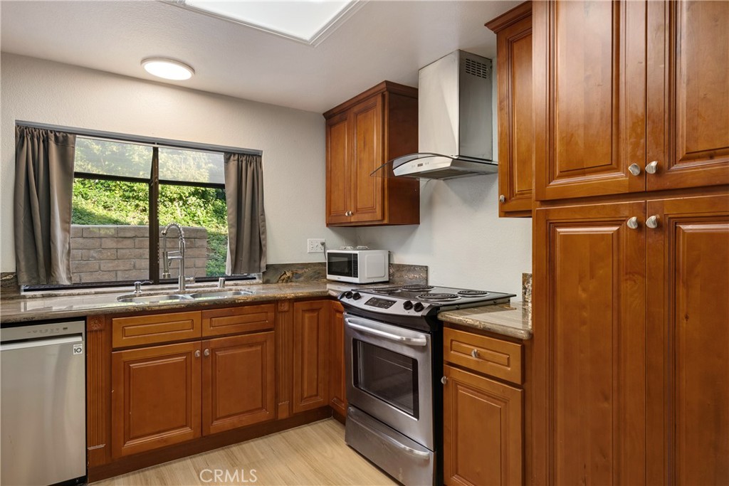 23777 Highland Valley