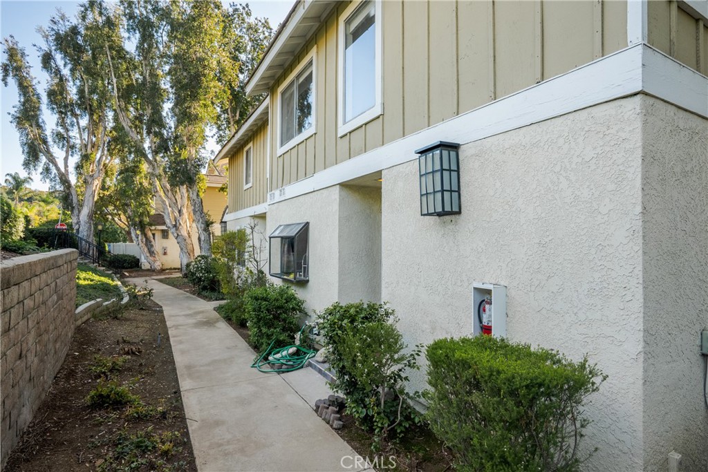 23777 Highland Valley