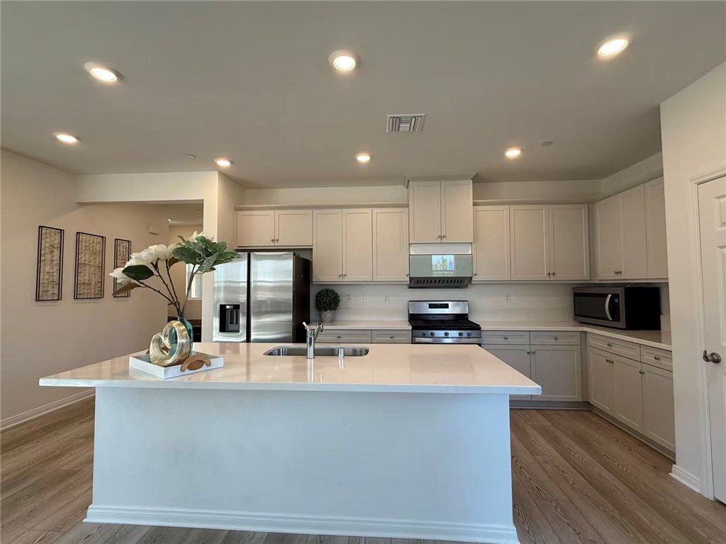 4301 S Malibu Avenue