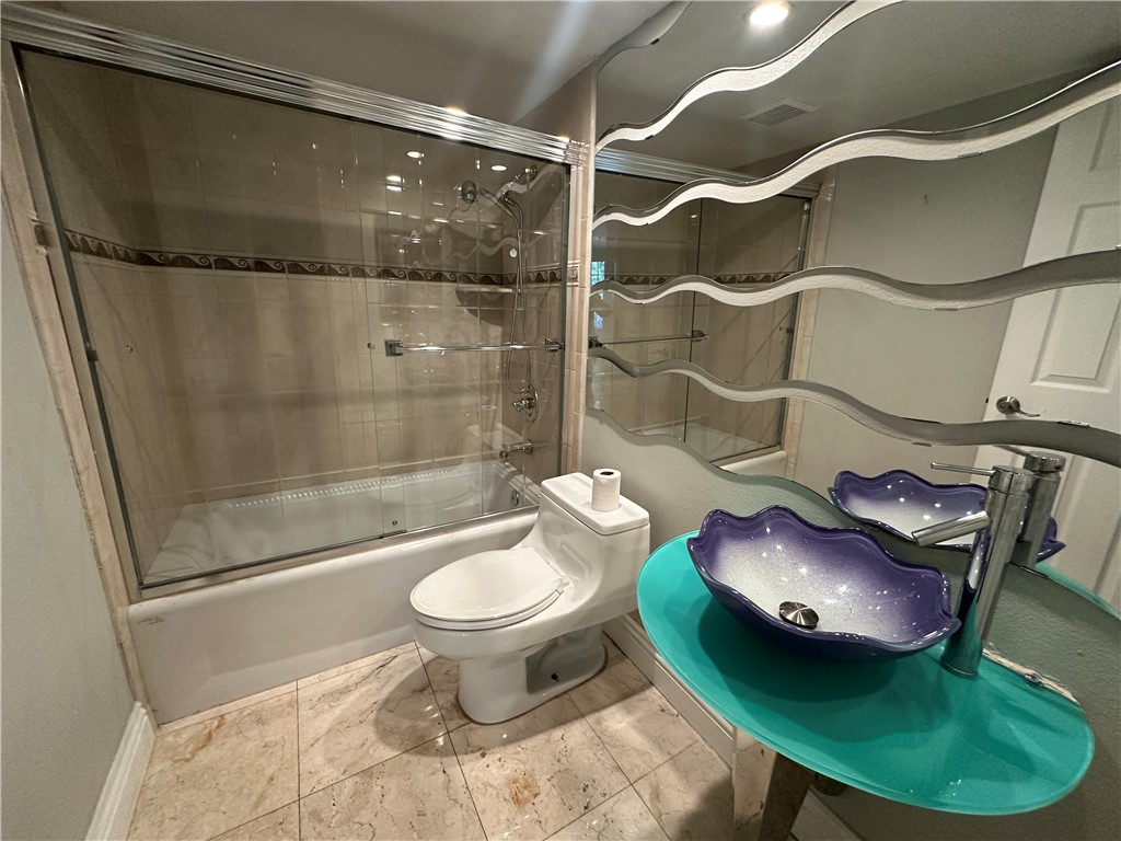 324 Avenida Esplendor