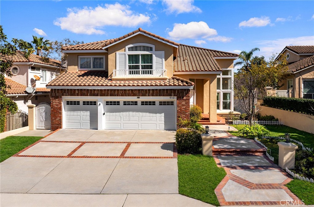 910 S Barton Court