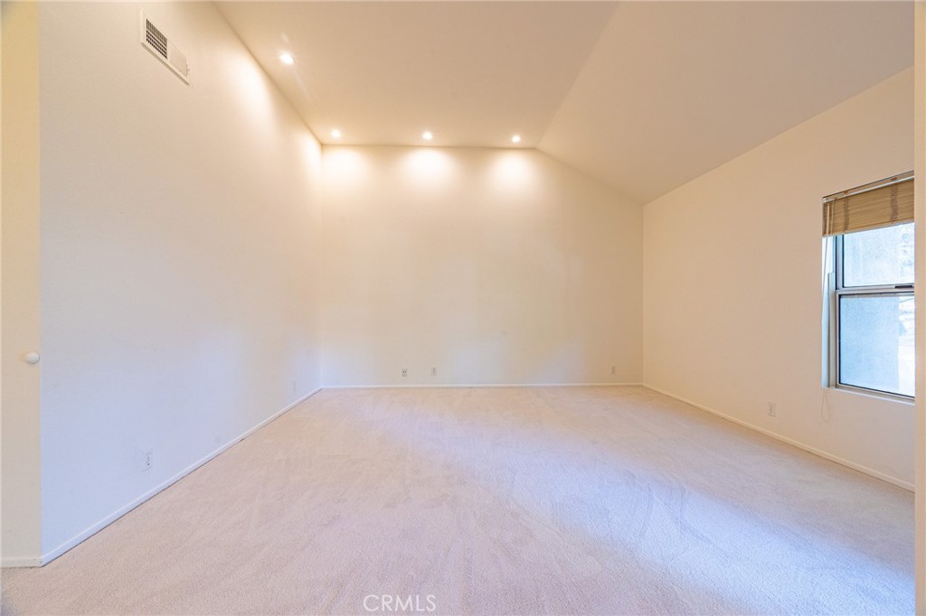 72 Vassar Aisle