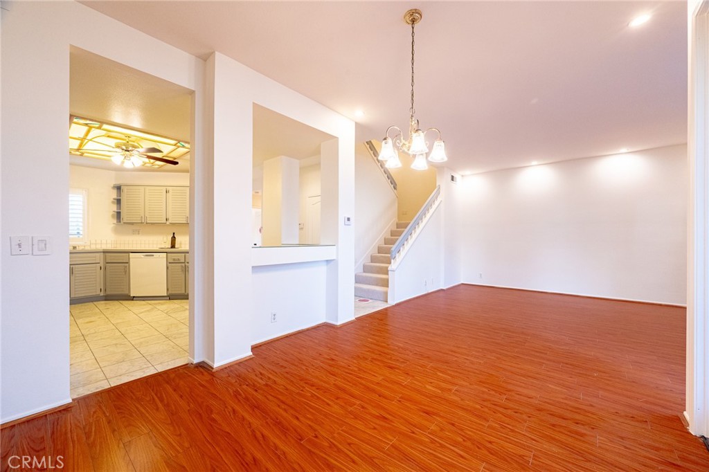 72 Vassar Aisle