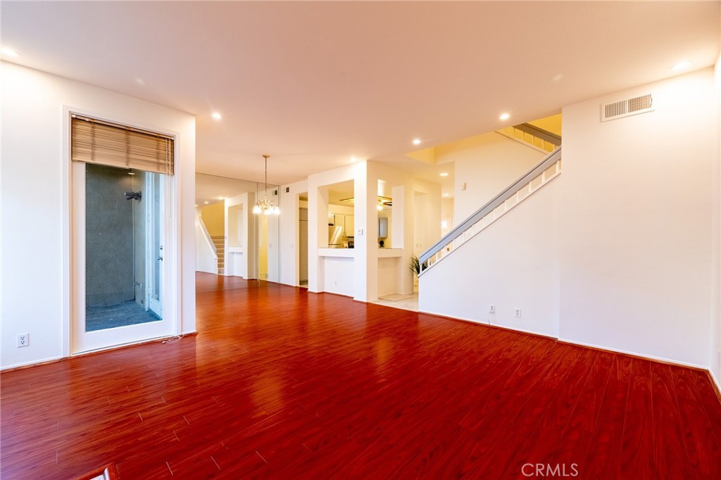 72 Vassar Aisle