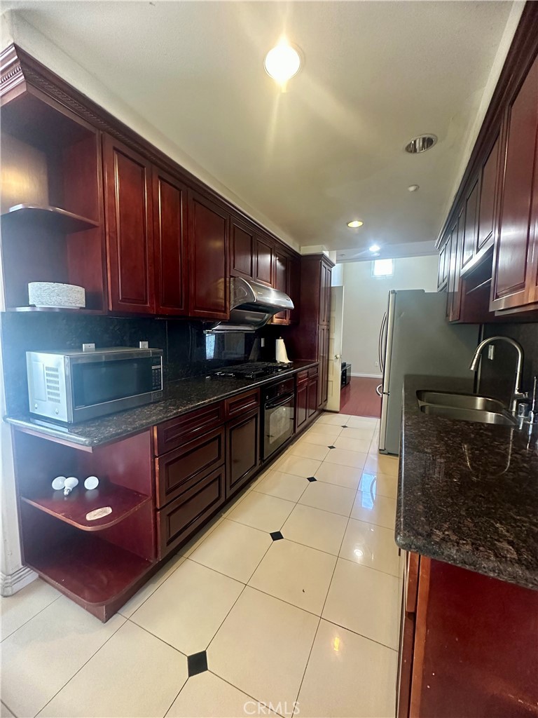 119 S Walnut Grove Avenue