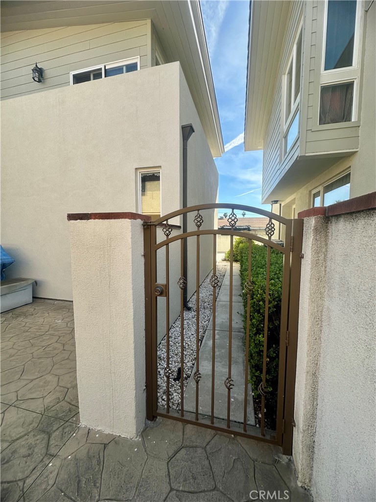 119 S Walnut Grove Avenue