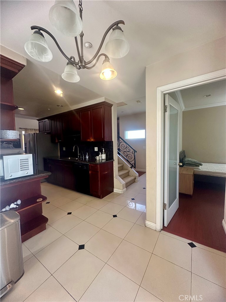 119 S Walnut Grove Avenue