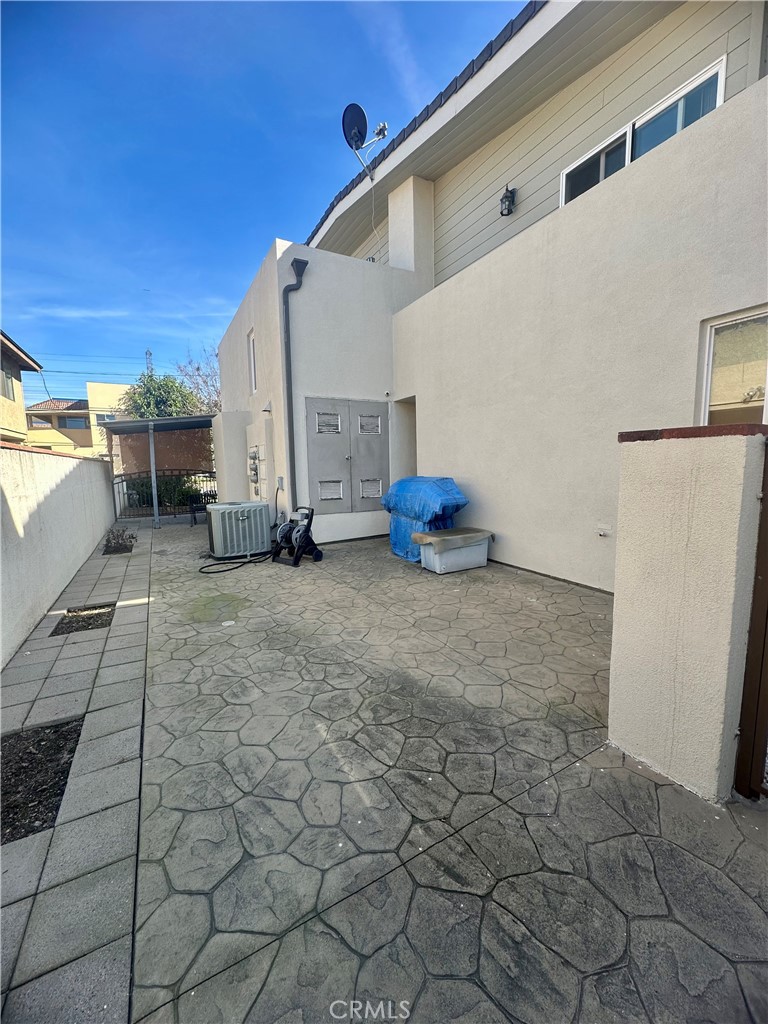 119 S Walnut Grove Avenue