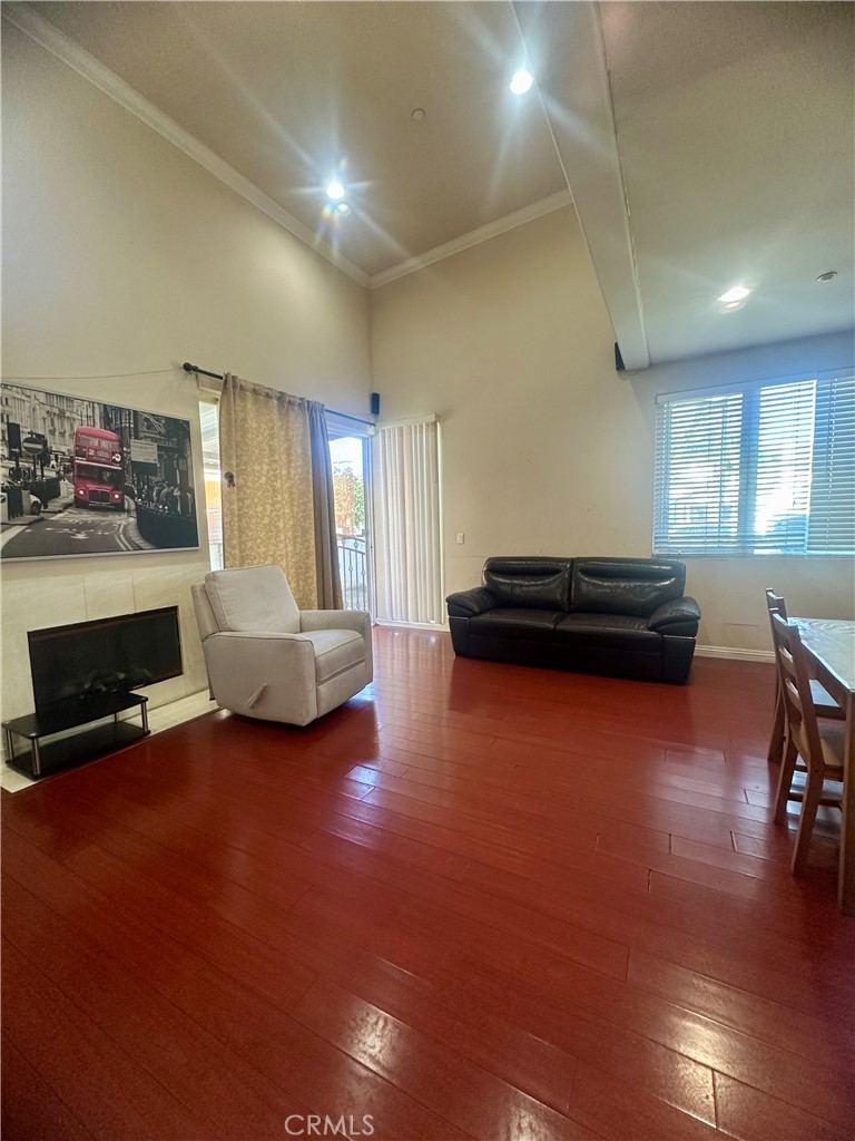 119 S Walnut Grove Avenue