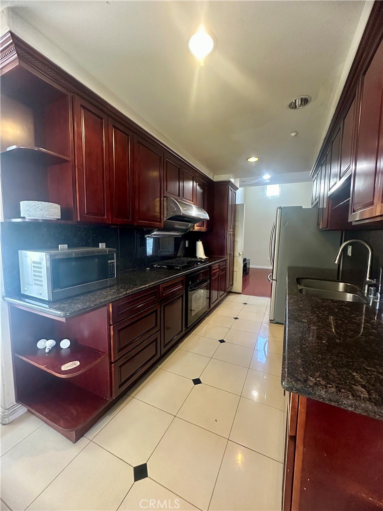 119 S Walnut Grove Avenue