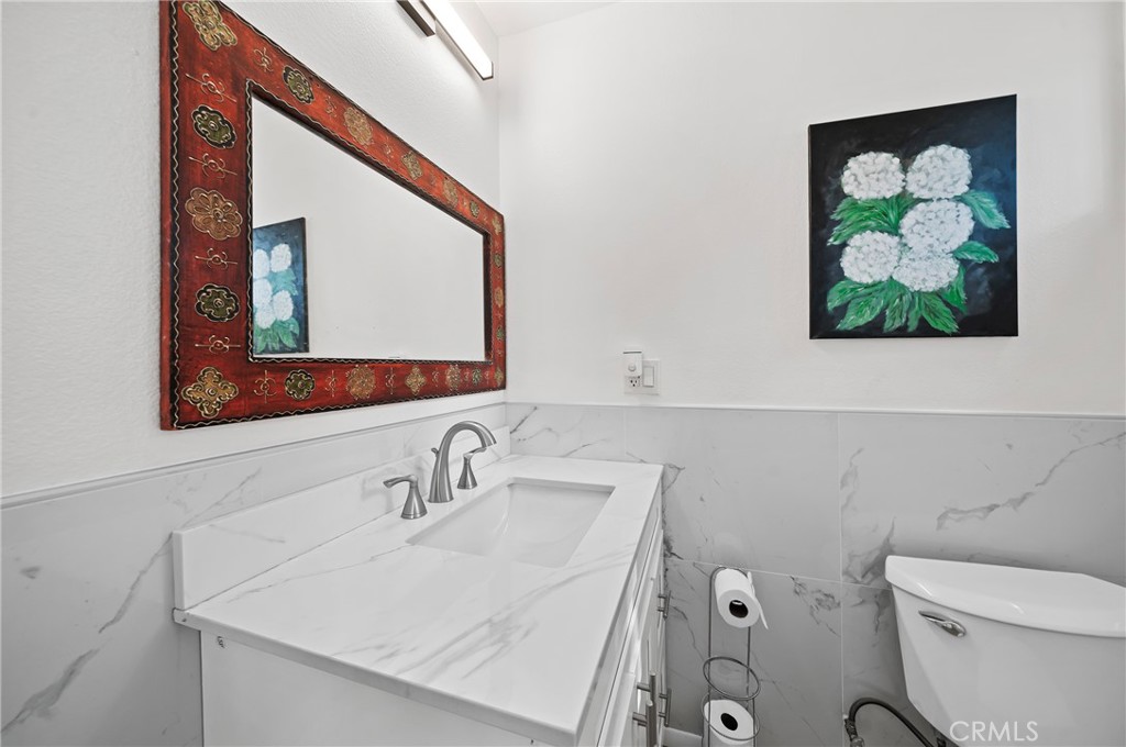 717 North Angeleno Avenue