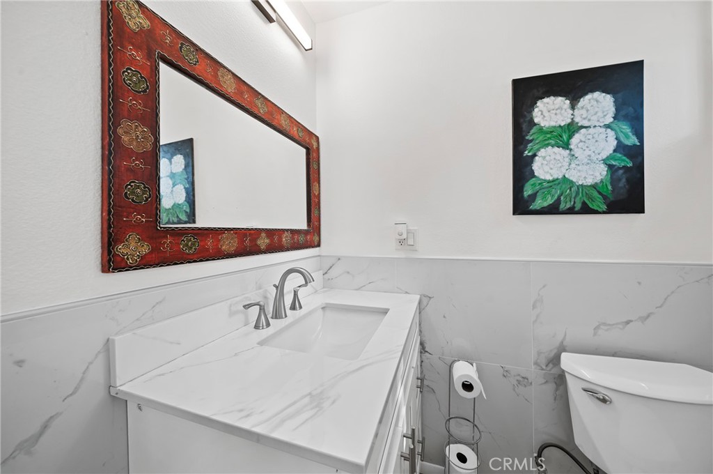 717 North Angeleno Avenue