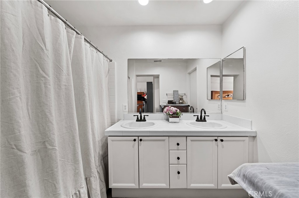 717 North Angeleno Avenue