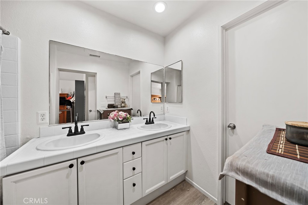 717 North Angeleno Avenue