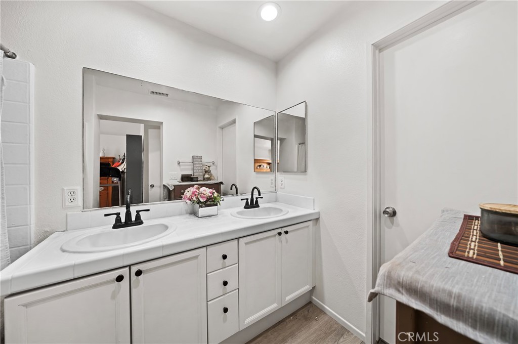 717 North Angeleno Avenue