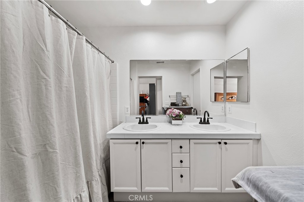 717 North Angeleno Avenue