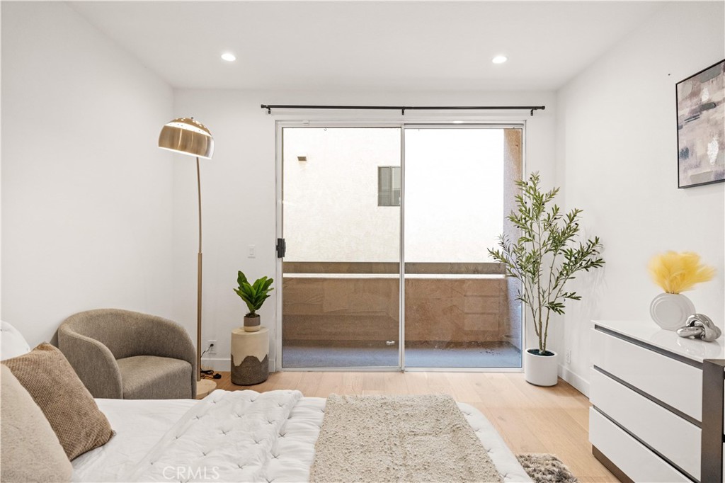 10326 Almayo Avenue 201