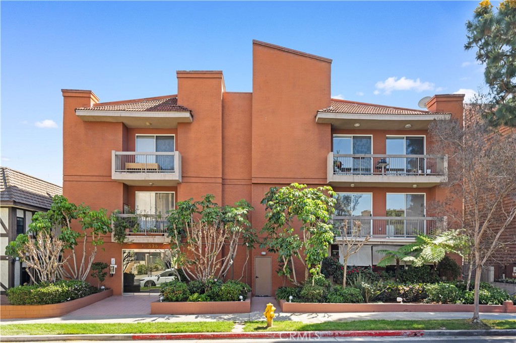 10326 Almayo Avenue 201