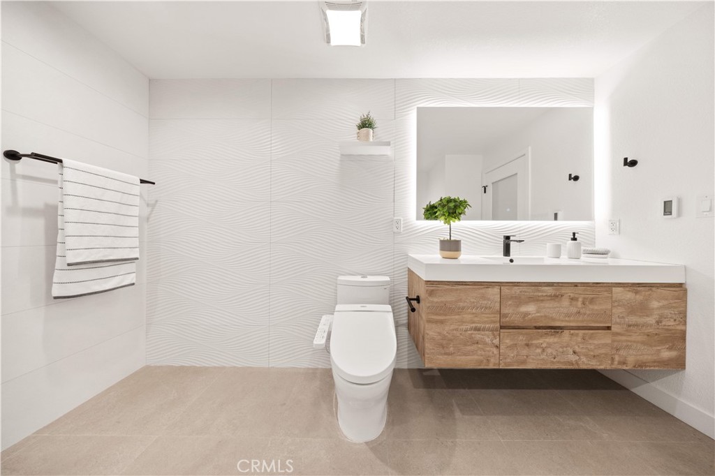 10326 Almayo Avenue 201