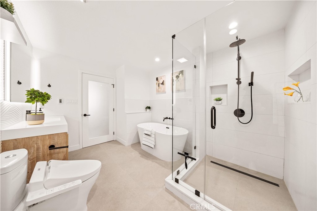 10326 Almayo Avenue 201