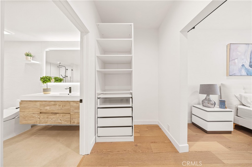 10326 Almayo Avenue 201