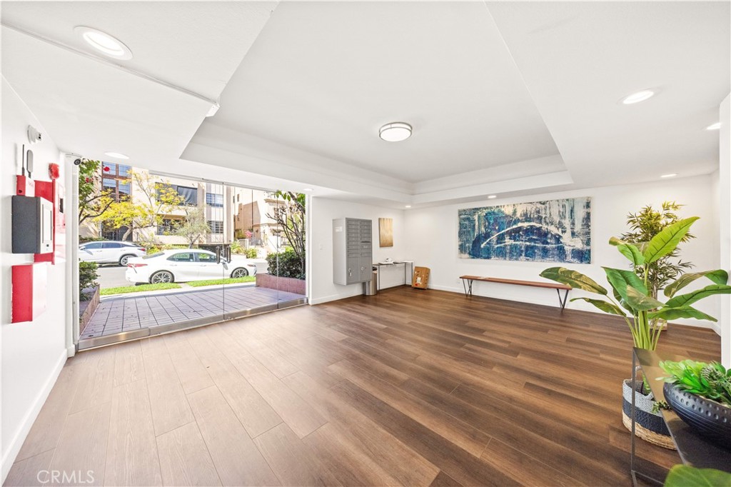 10326 Almayo Avenue 201