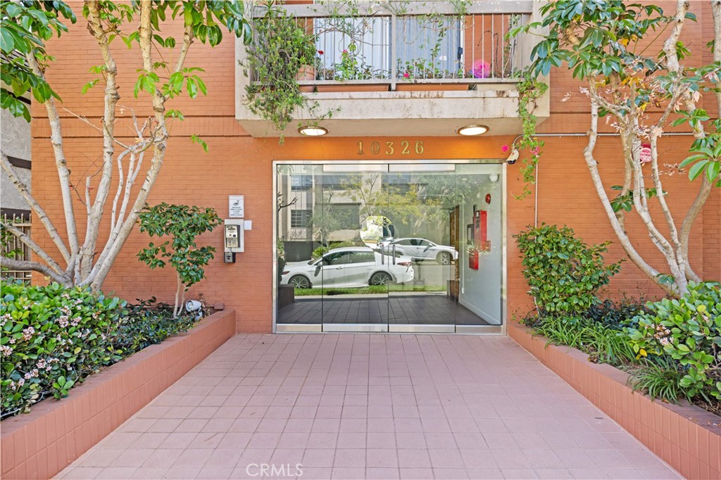 10326 Almayo Avenue 201