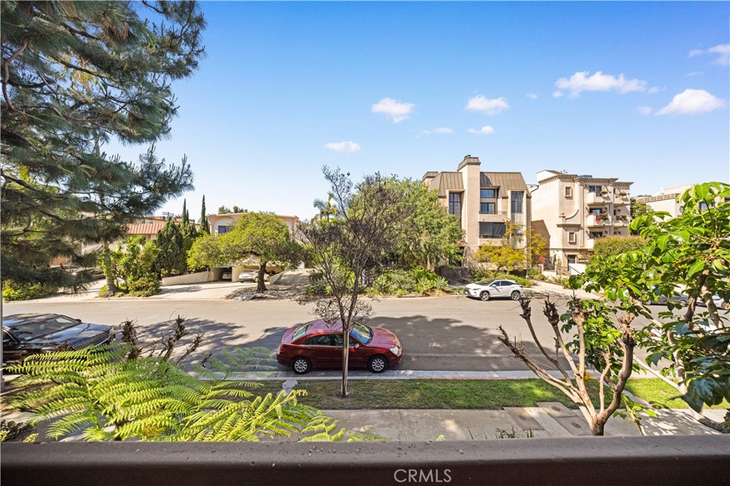 10326 Almayo Avenue 201