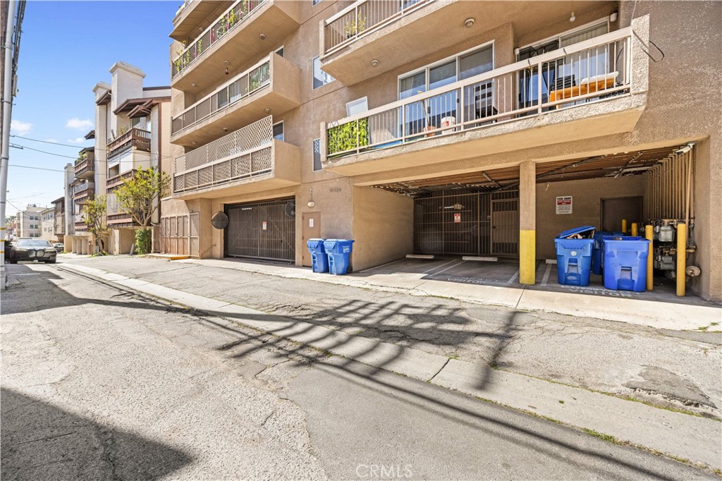 10326 Almayo Avenue 201