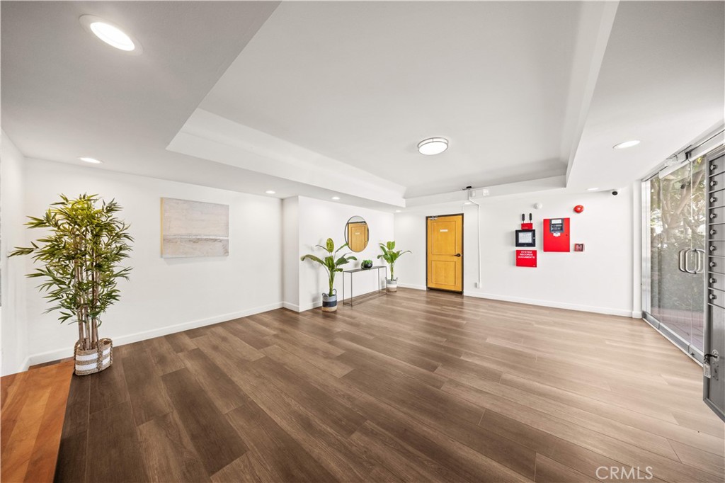 10326 Almayo Avenue 201