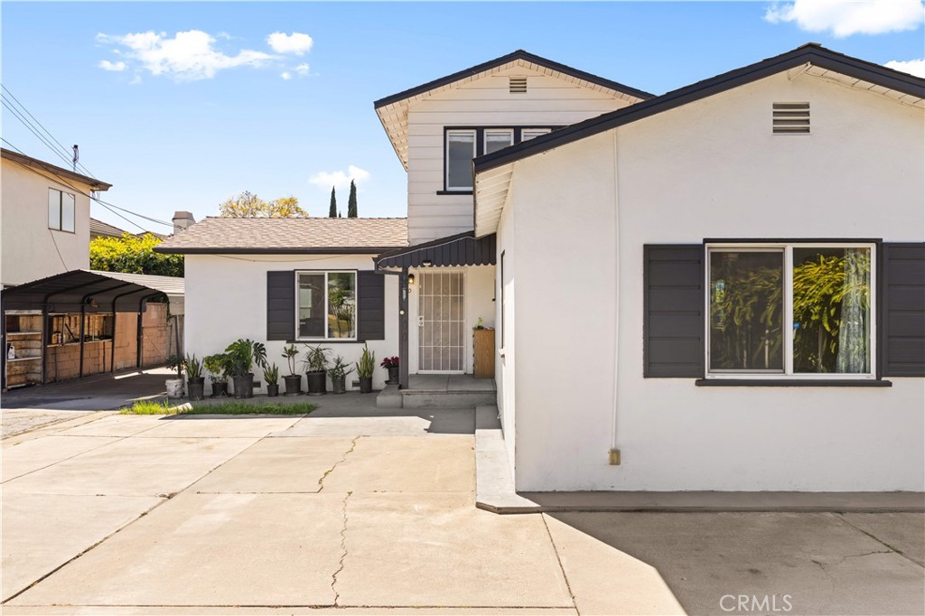 220 E Hellman