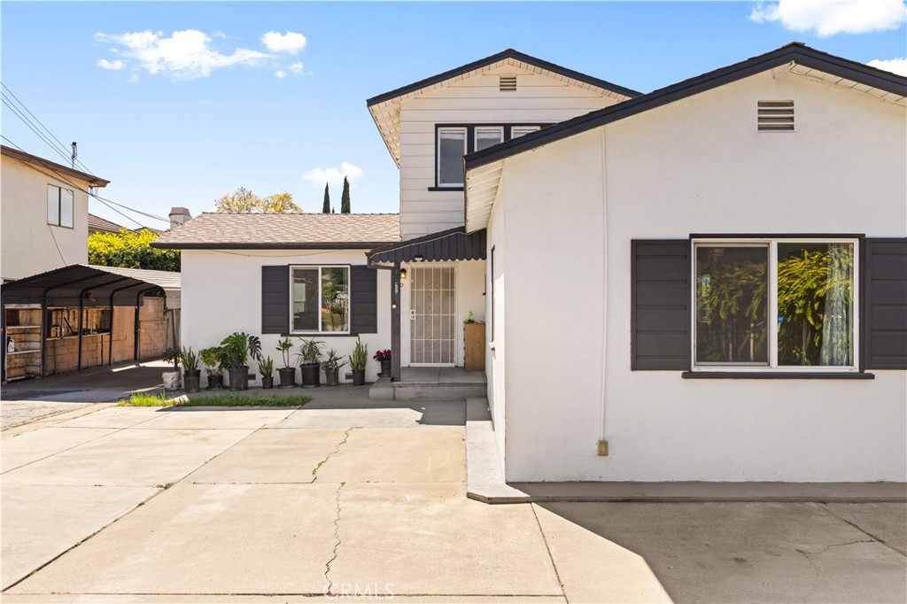 220 E Hellman