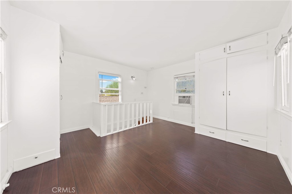 220 E Hellman