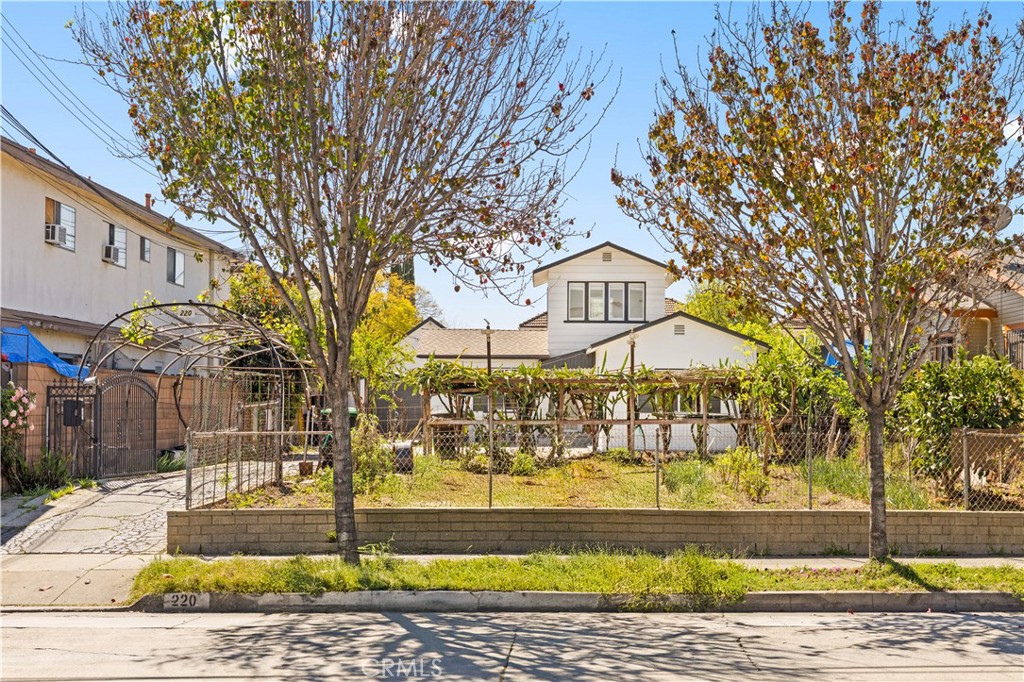 220 E Hellman